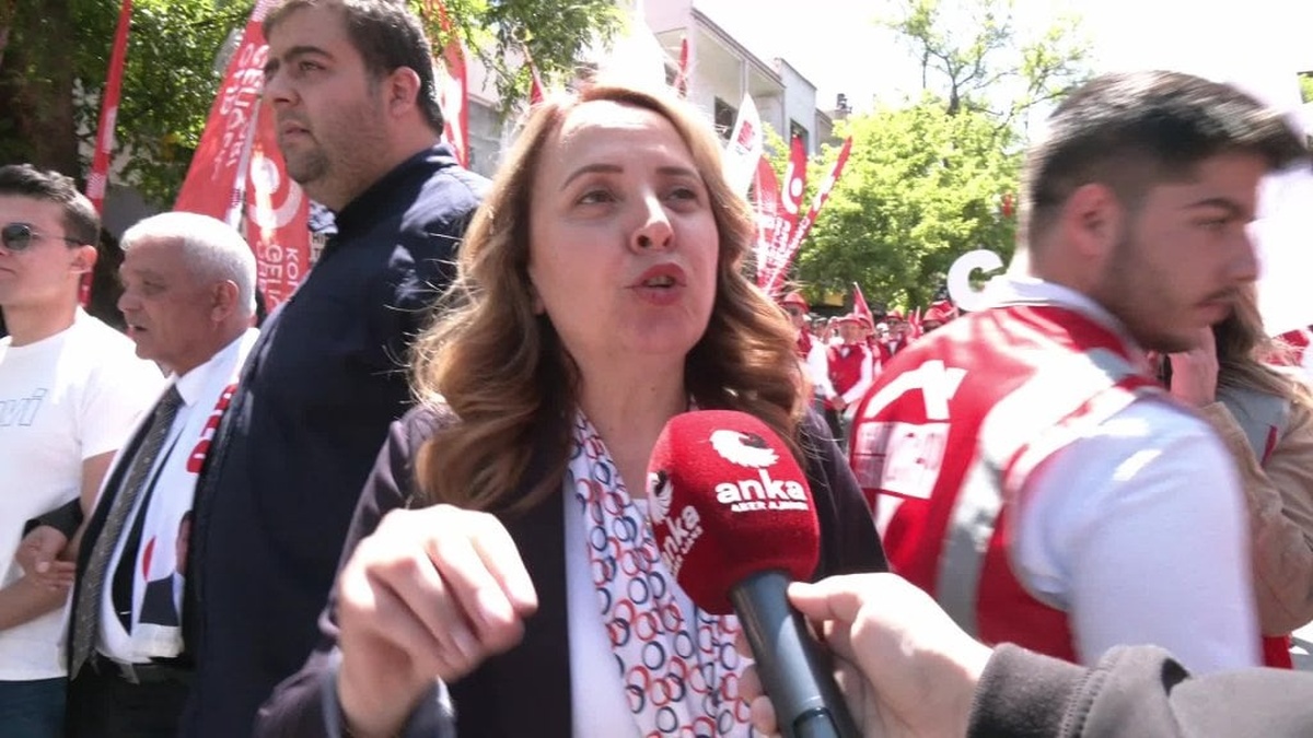 CHP Gençlik Kolları Anıtkabir'e yürüdü: 'Ekrem İmamoğlu millete emanet'