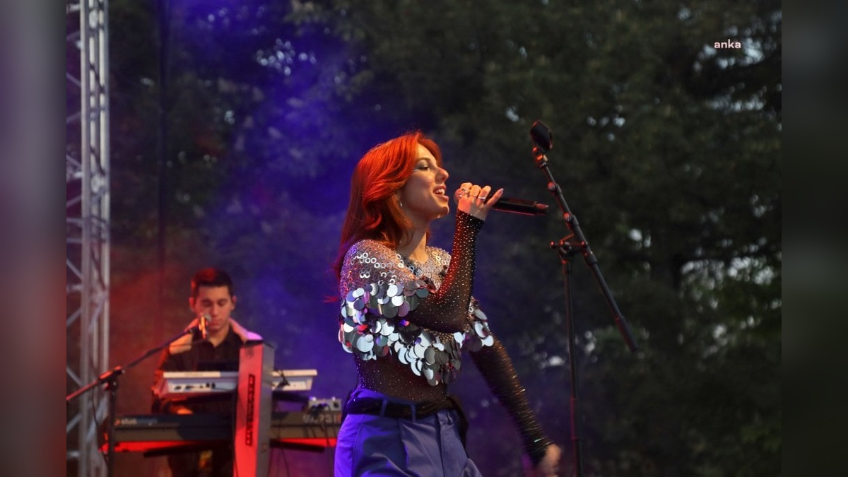 Çankaya Belediyesi'nden 19 Mayıs Gençlik Festivali: Sanatçı Selin, Ahlatlıbel'de sahne aldı