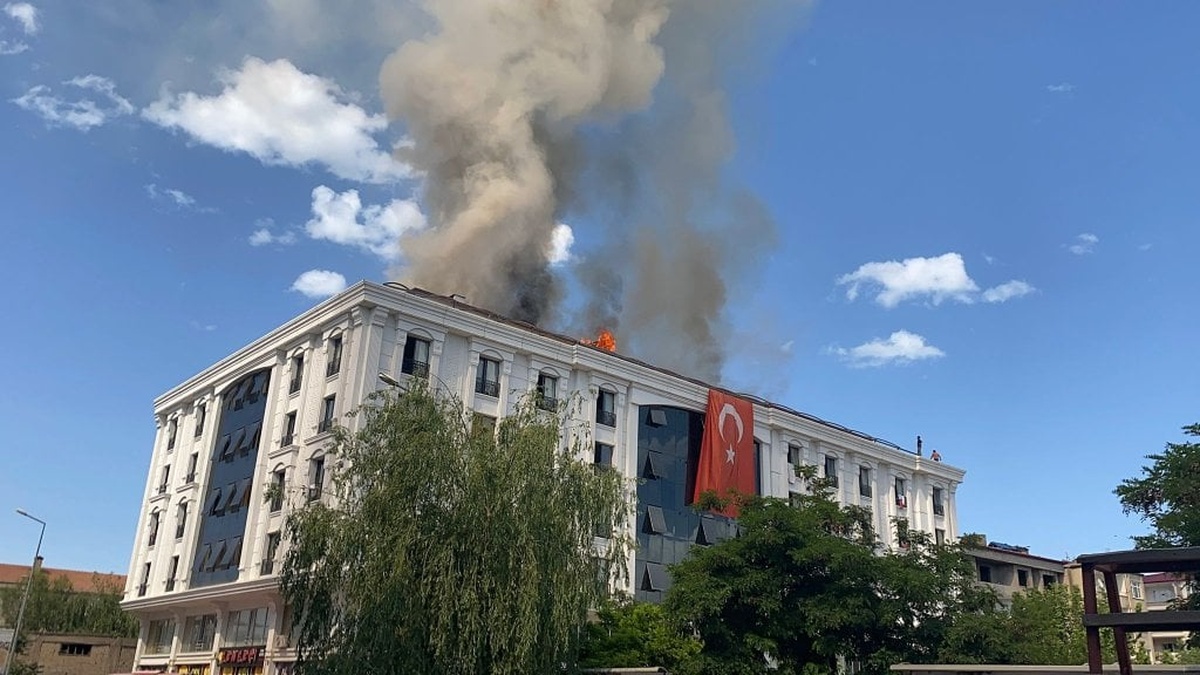 Iğdır'da kız öğrenci yurdunda yangın: Öğrenciler tahliye edildi