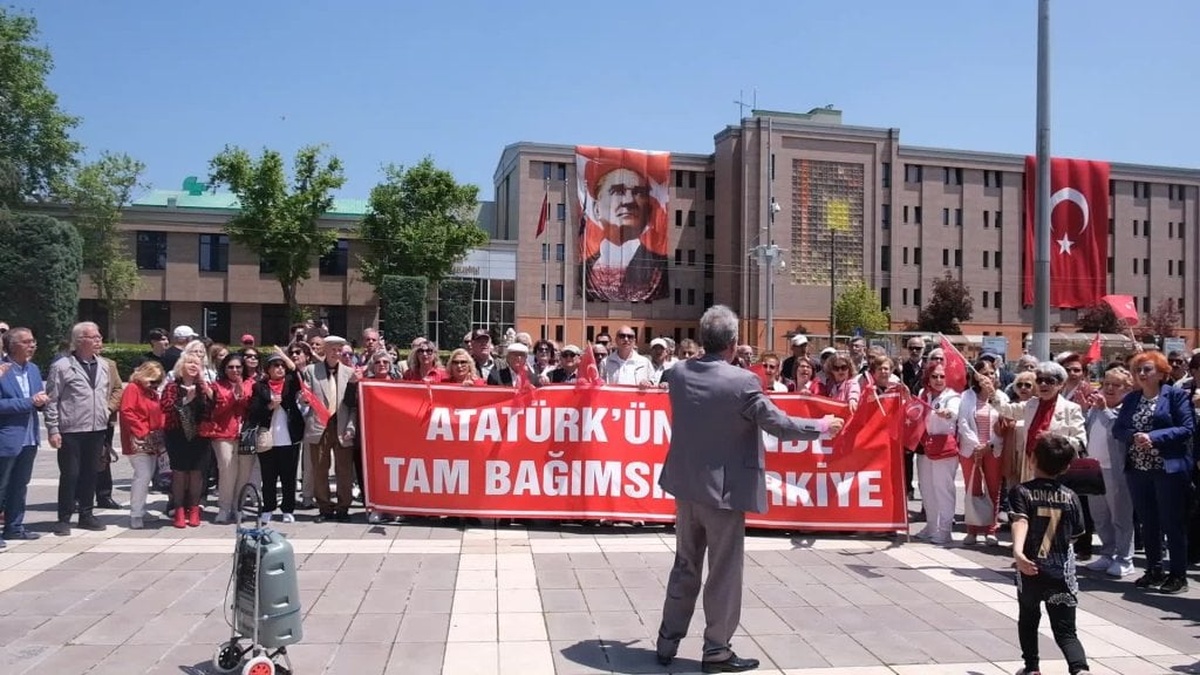 Eskişehir'de 19 Mayıs töreni: ÇYDD Başkanı Akmen, Lozan Antlaşması tartışmalarına tepki gösterdi