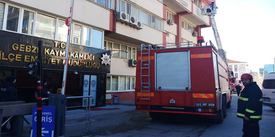 Gebze Emniyet Müdürlüğü'nün arşiv odasında yangın