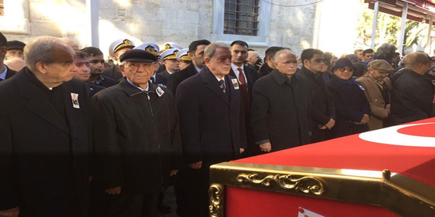 Eski Deniz Kuvvetleri Komutanı Vural Bayazıt son yolcuğuna uğurlandı