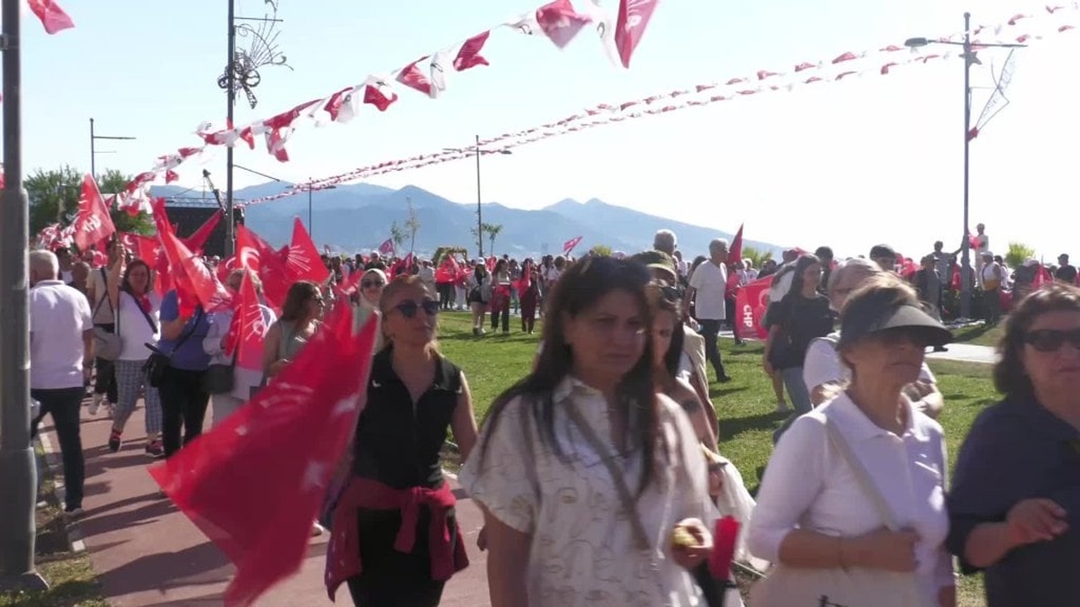 CHP lideri Özel'den Gündoğdu Meydanı'nda miting: Millet iradesine sahip çıkıyoruz