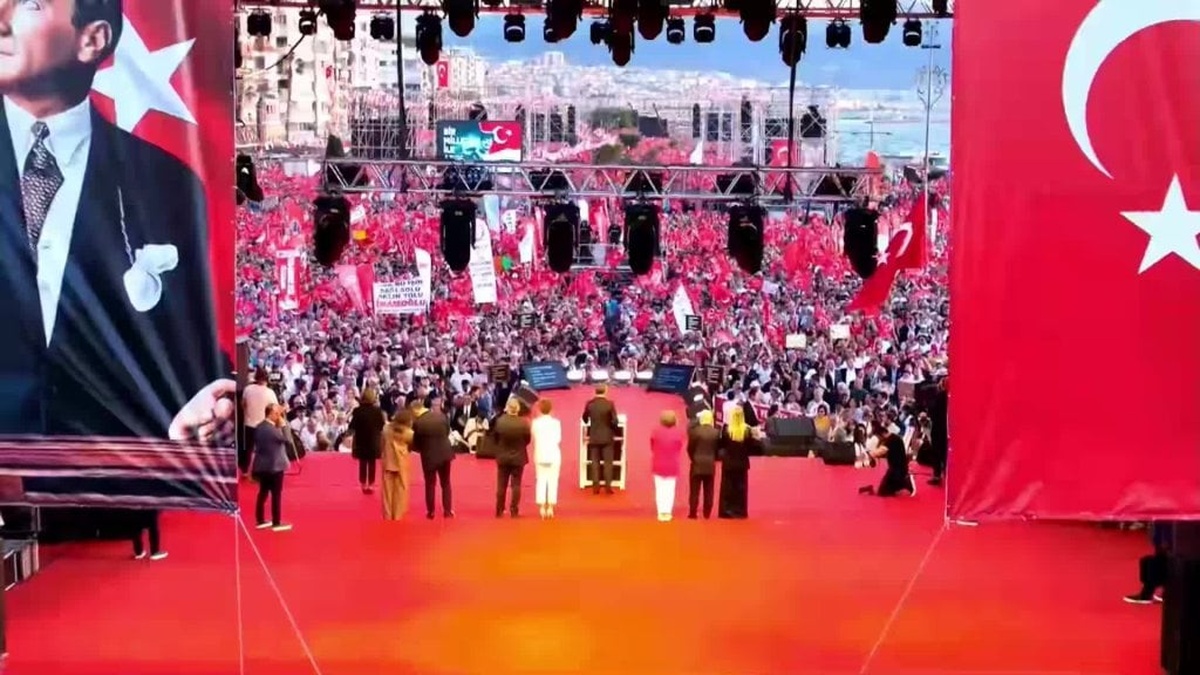 CHP lideri Özel'den İzmir mitinginde iktidara sert eleştiriler