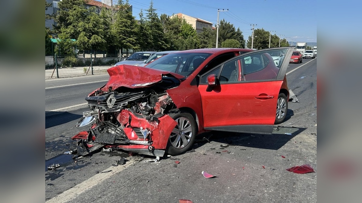 Uşak'ta zincirleme kaza: 7 yaralı