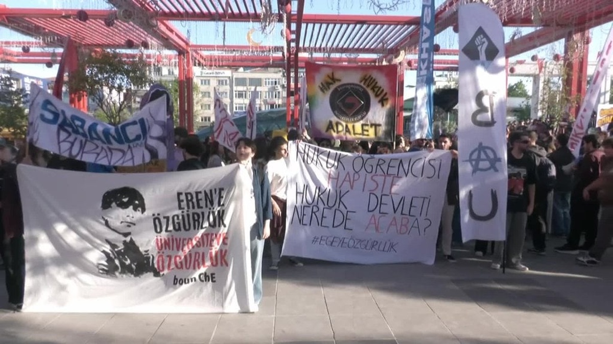 Öğrencilerden 19 Mayıs'ta protesto: Arkadaşlarımız içerideyken neyin bayramını kutlayacağız?