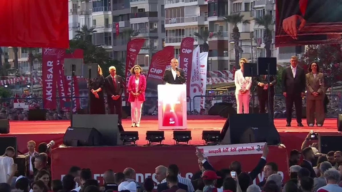 CHP Lideri Özel'den İzmir mitinginde mesaj: Demokrasiye dönüş çağrısı