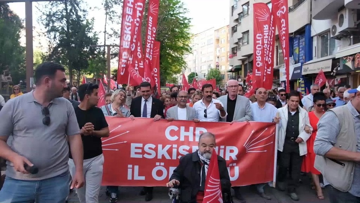 CHP Eskişehir İl Başkanlığı'ndan 19 Mayıs yürüyüşü: 'Gençler geleceğe umutsuz bakıyor'