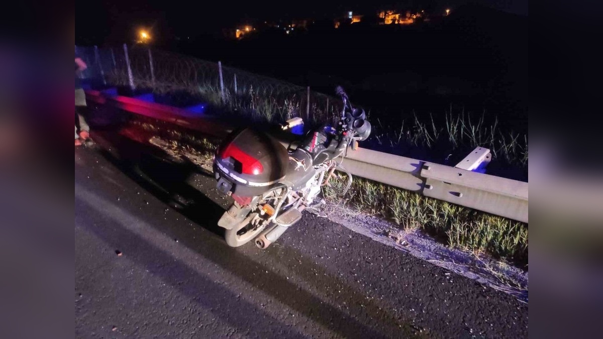 Aydın-Muğla karayolu'nda bariyerlere sıkışmış motosiklet bulundu