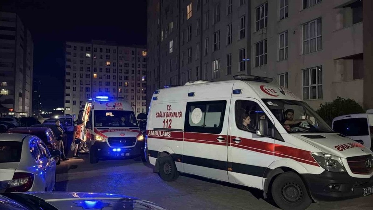 Esenyurt'ta yangın paniği: Kadın 8. kattan atladı