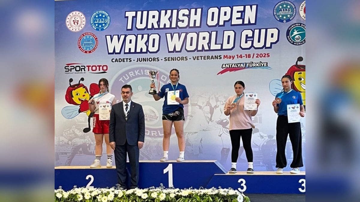 Antalya'da dünya kupası zaferi: Durdane Huy, kick boksta altın madalyanın sahibi oldu