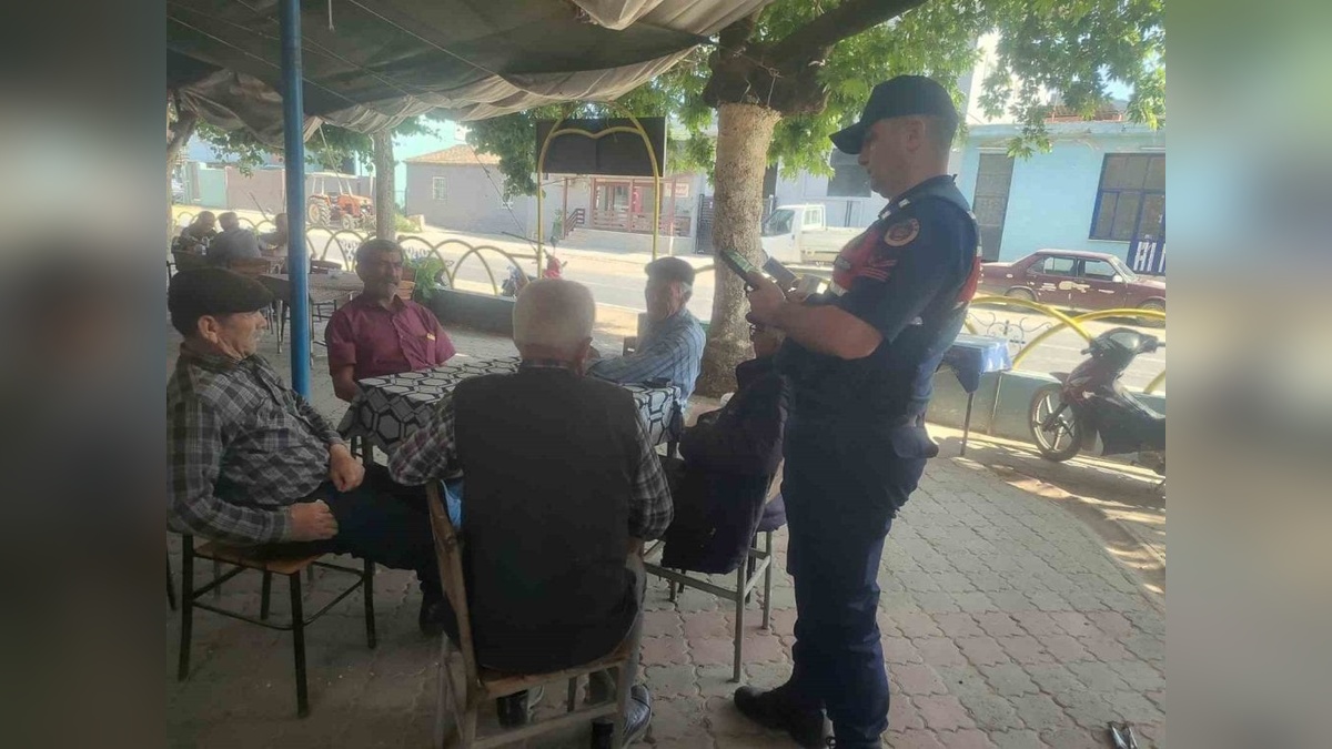 Aydın'ın Efeler ilçesinde jandarma denetimleri devam ediyor
