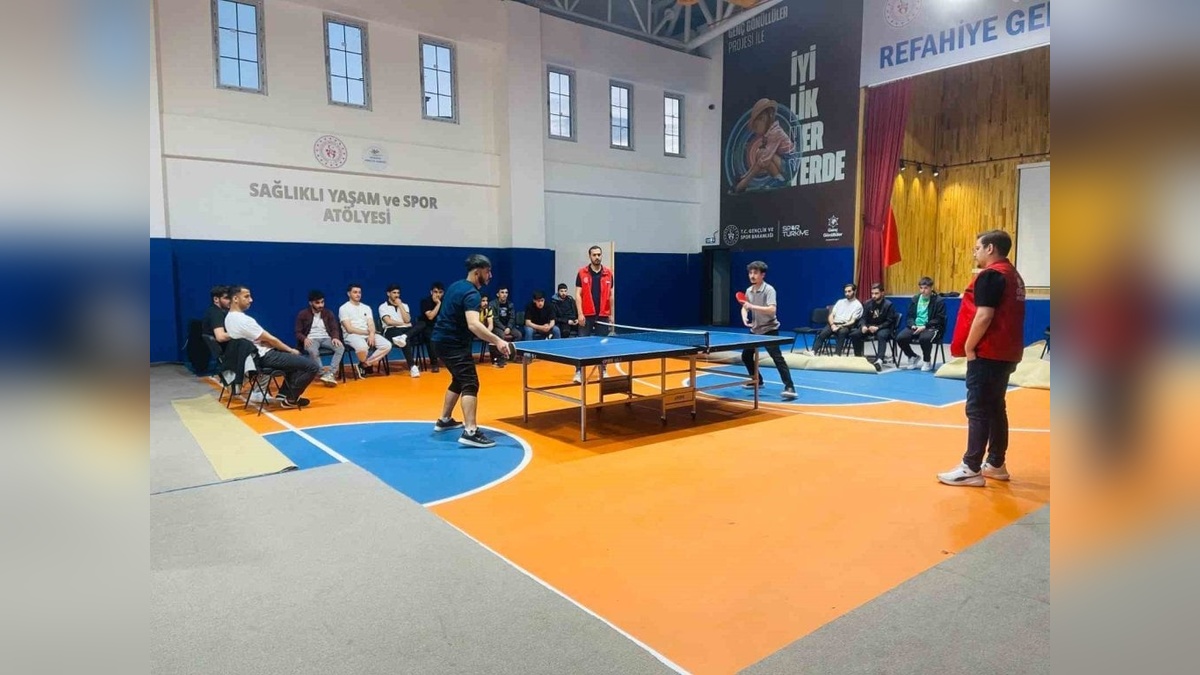 Erzincan Refahiye'de Gençlik Haftası masa tenisi turnuvası