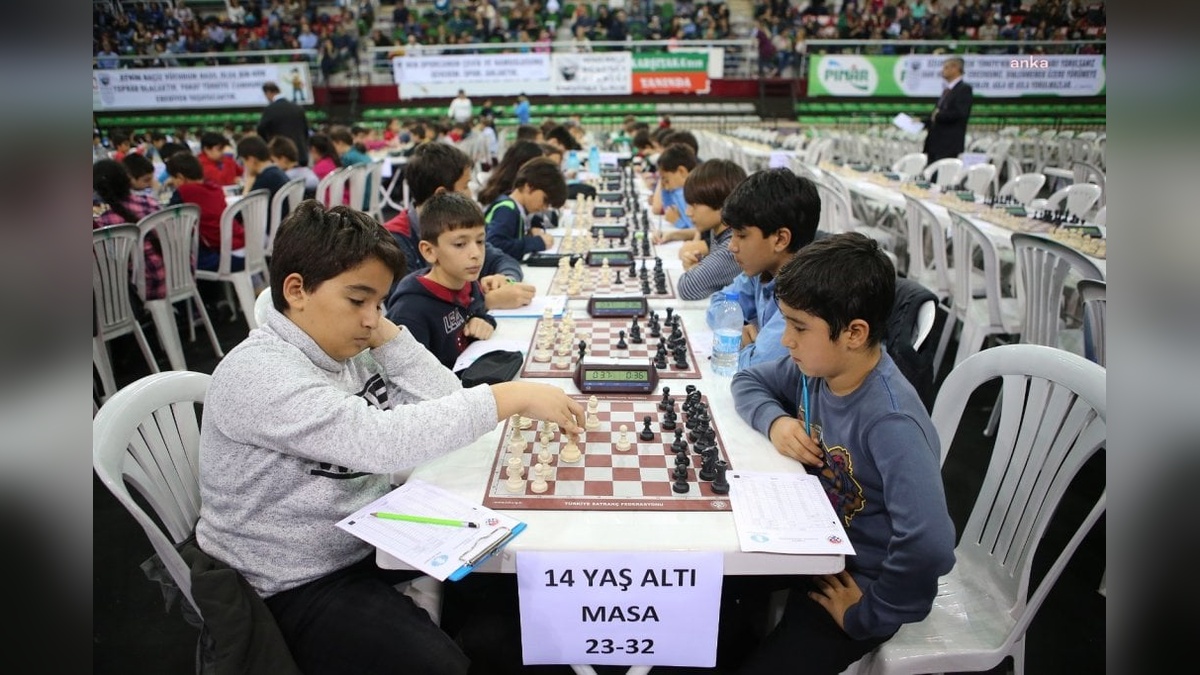 Karşıyaka Belediyesi'nden ödüllü satranç turnuvası