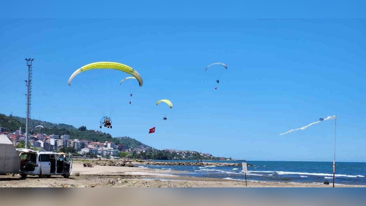Giresun semalarında paramotor şöleni