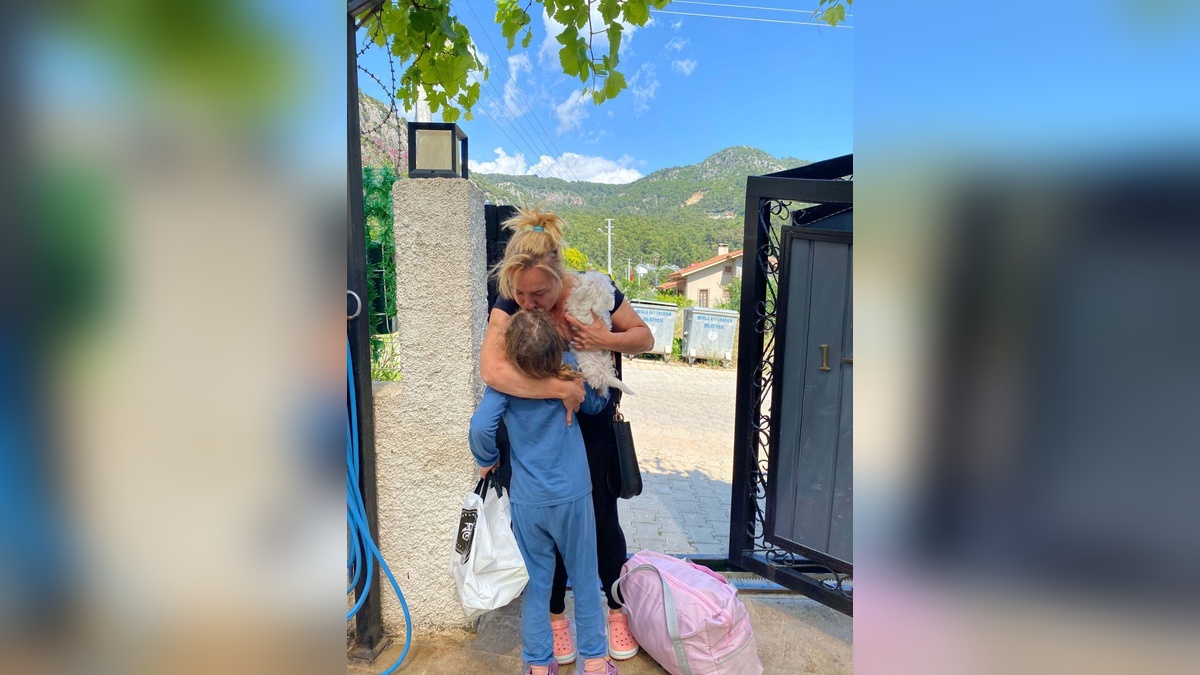 Muğla'da 3 günlük zorlama hapis cezasını tamamlayan anne, kızına kavuştu