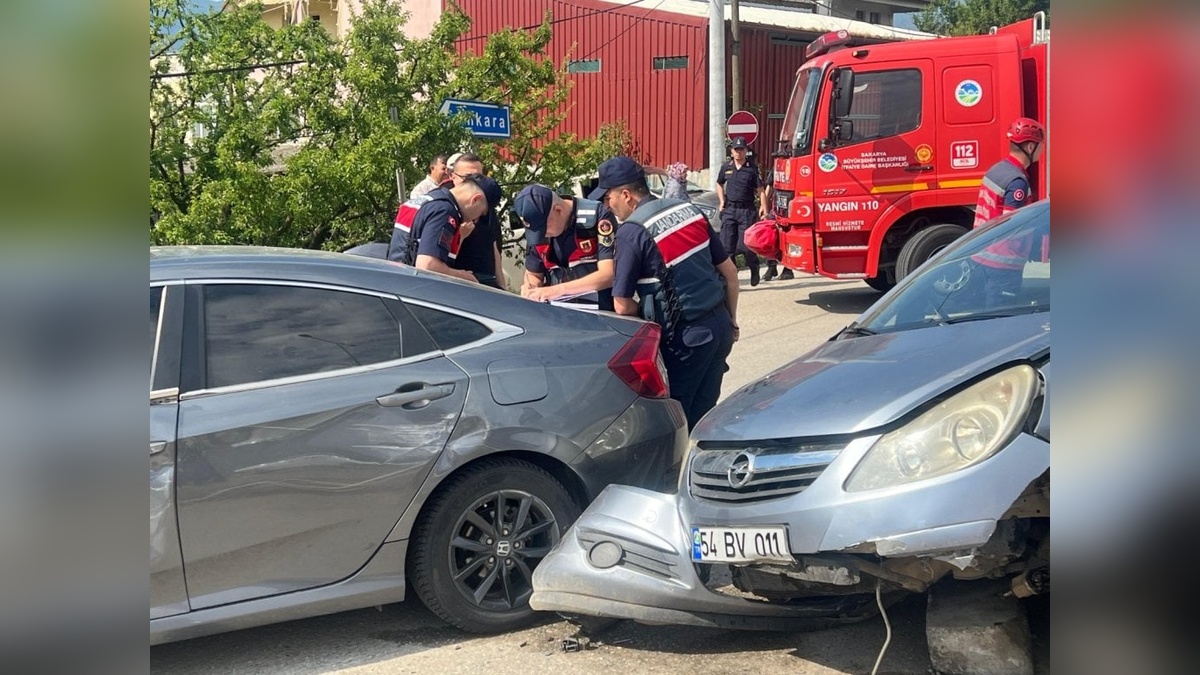 Sakarya'da trafik kazası: 4 yaralı