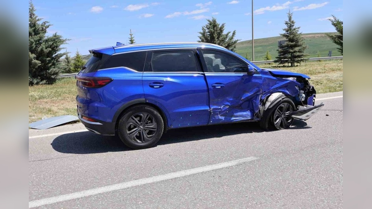 Yozgat'ta traktör ile otomobil çarpıştı: 2'si çocuk 3 yaralı