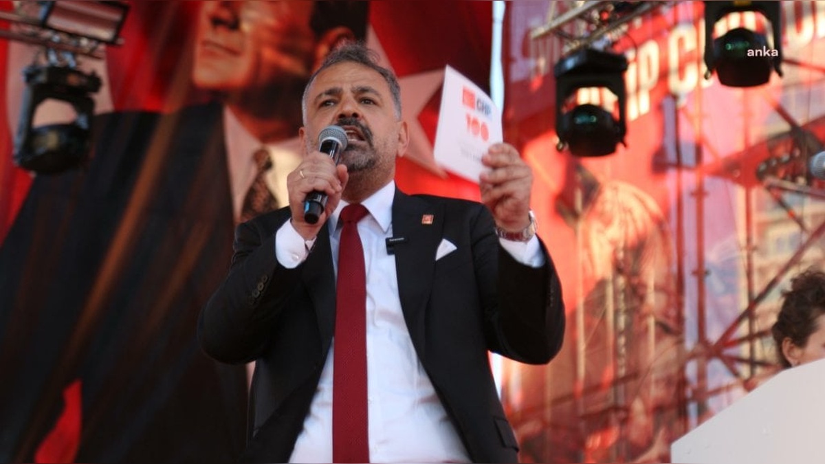 CHP İzmir İl Başkanı Aslanoğlu: Gündoğdu Meydanı’ndan yakılan ateş, 23 yıllık makus talihin son bulması yolunda aydınlık yolumuz olacak