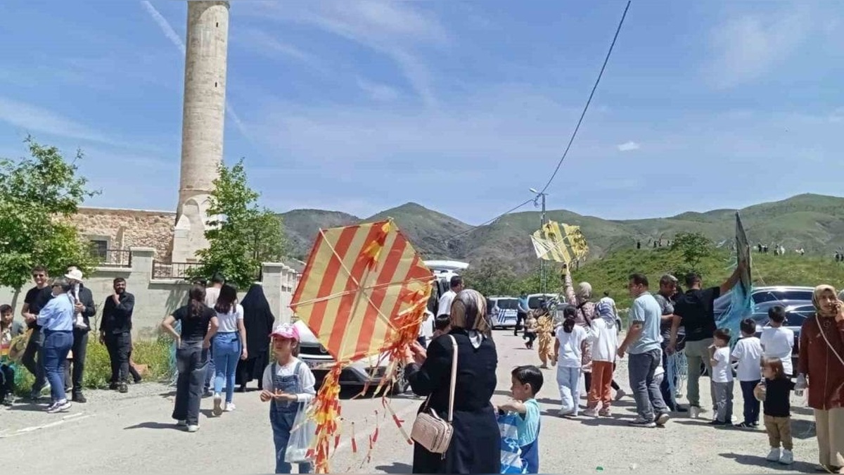 Palu'da Can Ekinç Yılmaz anısına uçurtma şenliği düzenlendi