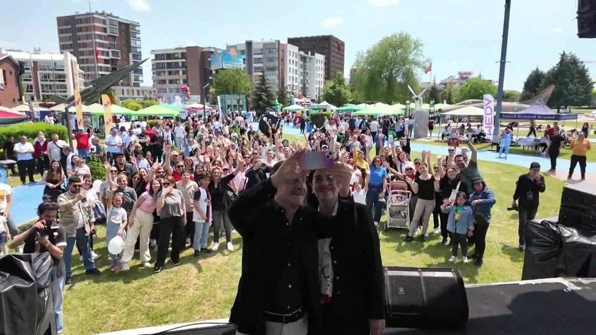 Tepebaşı Belediyesi Gençlik Festivali'nde coşku dorukta: Başkan Ataç ödülleri takdim etti