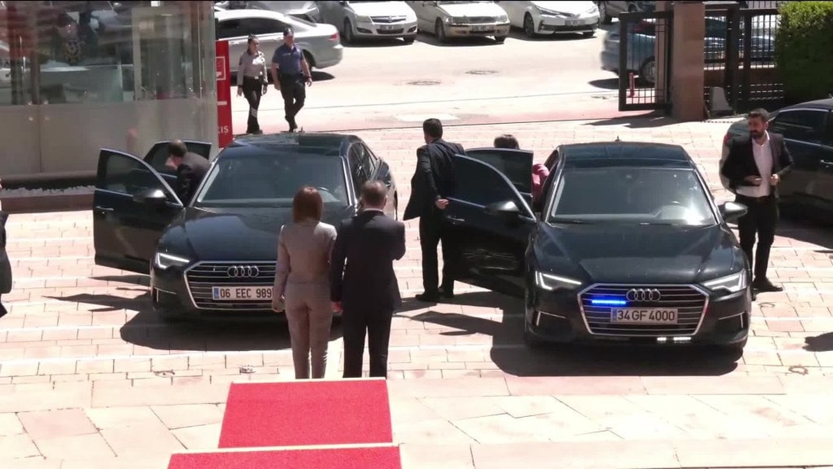 Demokratik Ekonomi Partisi Heyeti, CHP Genel Başkanı Özgür Özel ile görüştü