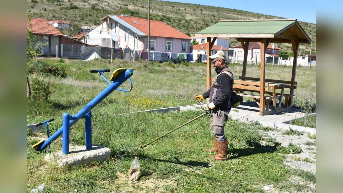 İnönü Belediyesi'nden çevre düzenlemesi ve peyzaj çalışmaları