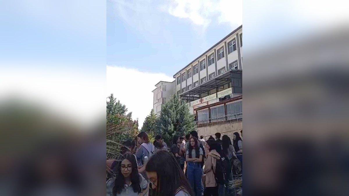 Adıyaman'da lise binasında yangın paniği