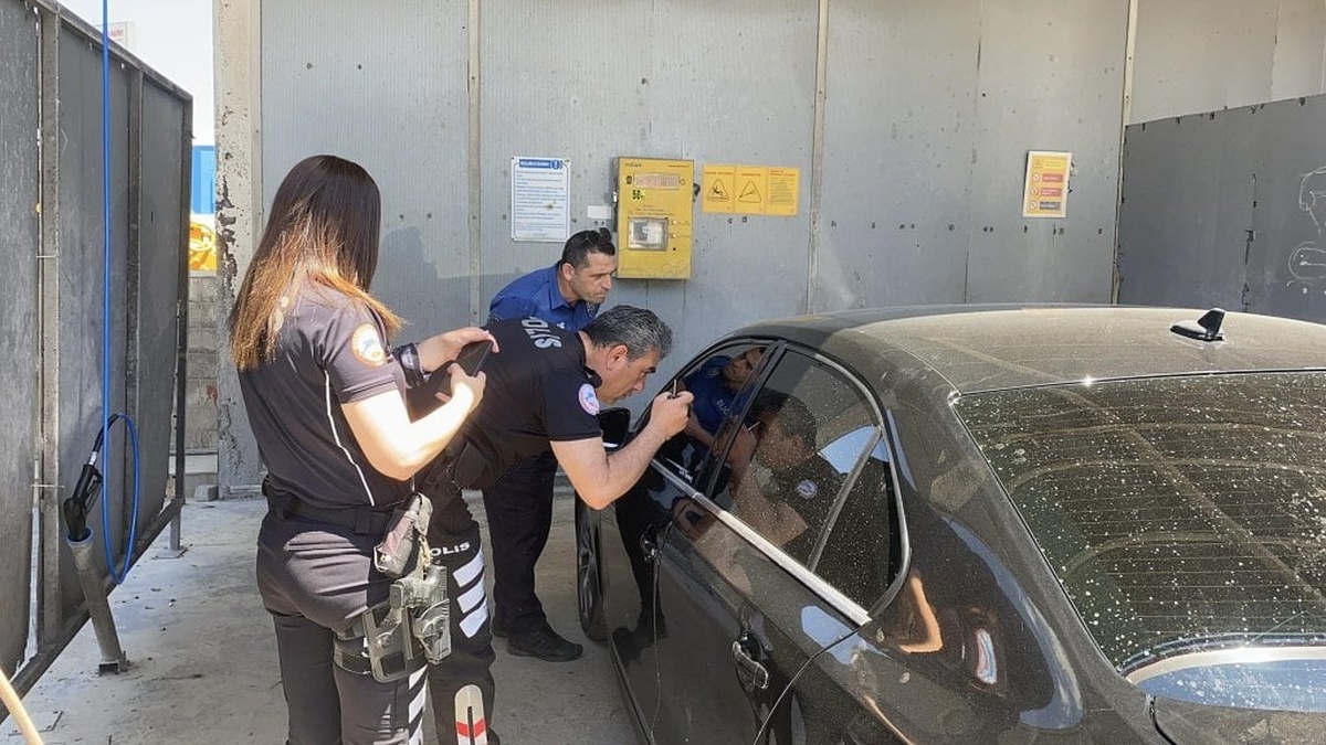 Aydın'da oto yıkamada uyuyan sürücüden uyuşturucu çıktı