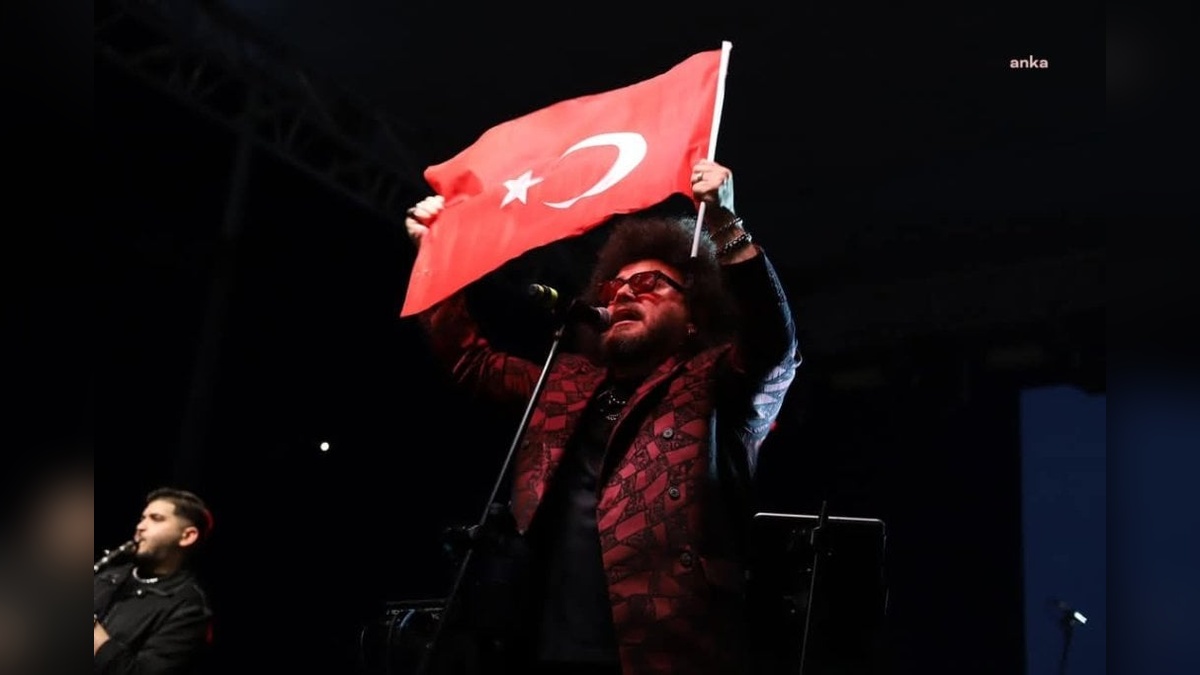 Bandırma'da 19 mayıs coşkusu: Can Gox konseriyle taçlandı