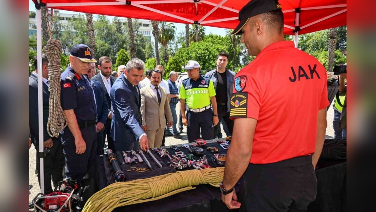 Antalya Valisi Şahin: Turizm taşımacılığında emniyet kemeri şart