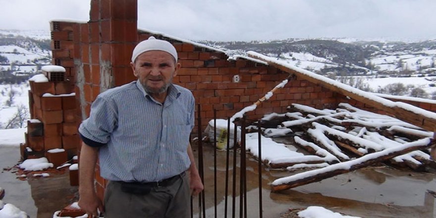 Simav'da fırtına çatı uçurdu, bacaları yıktı