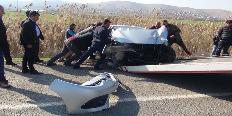 Şanlıurfa'da minibüs ile otomobil çarpıştı