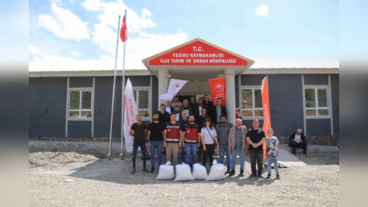 Yedisu'da çiftçilere 8 ton horoz kuru fasulye tohumu dağıtımı