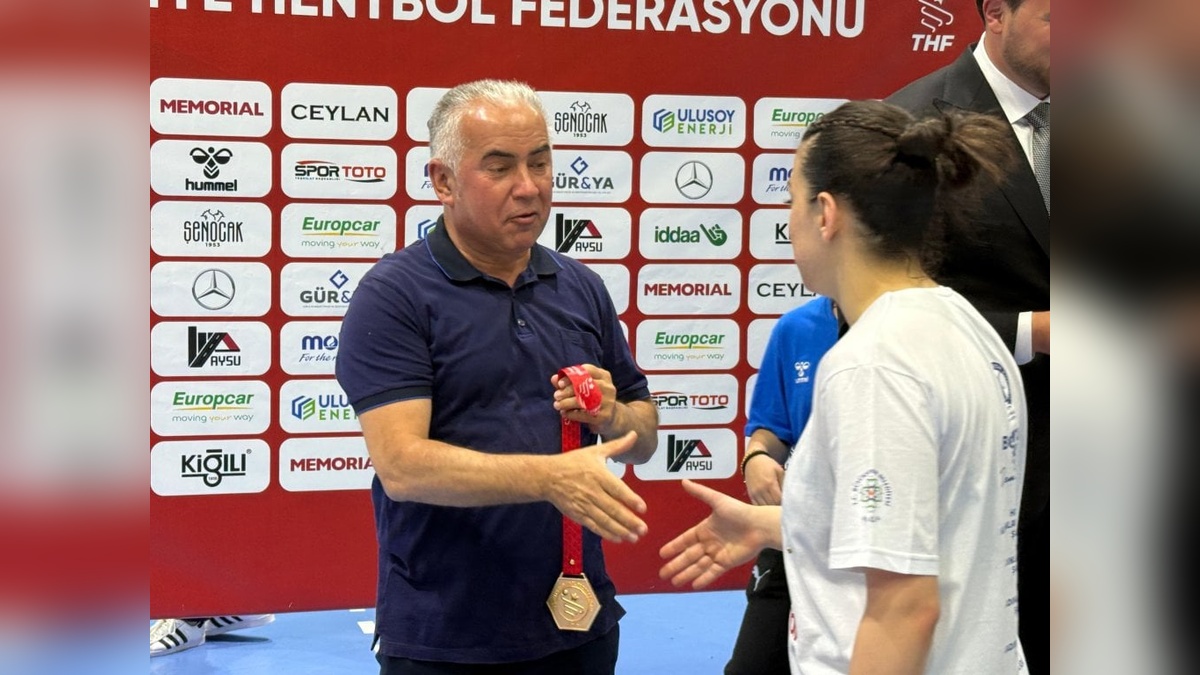 Yalıkavakspor, Hentbol Kadınlar Süper Ligi'nde üst üste ikinci kez şampiyon oldu