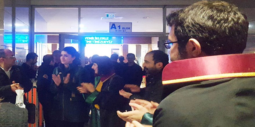 Avukatların adliyelerde "çay" eylemi sürüyor