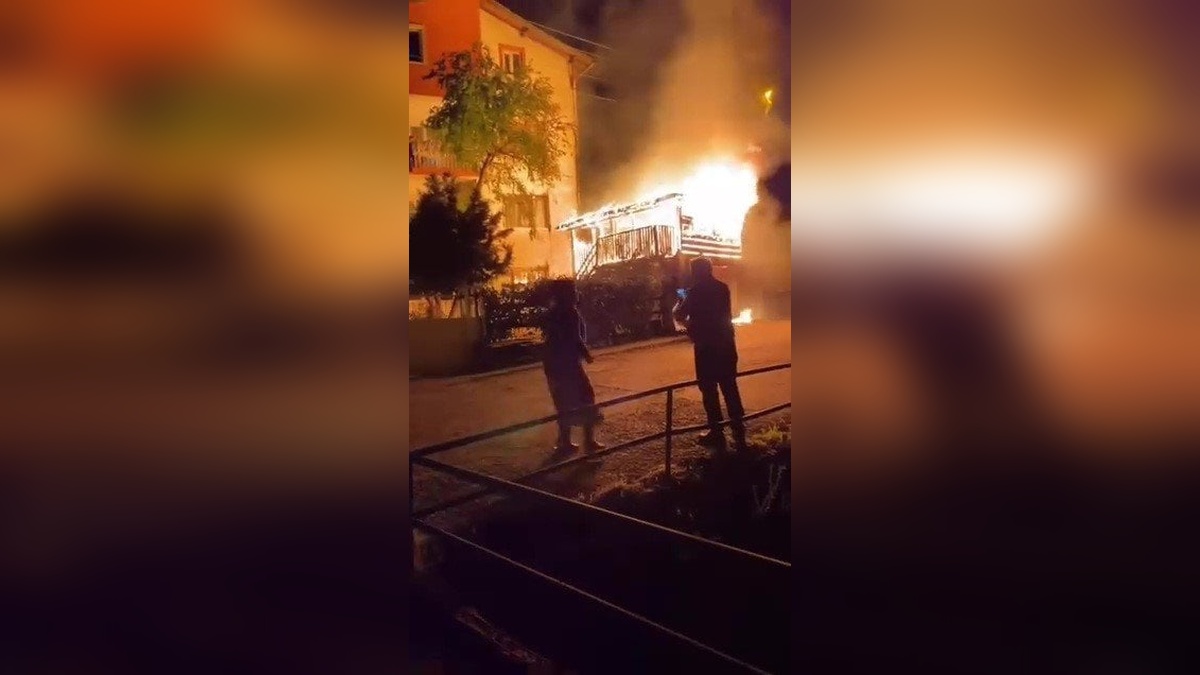 Karabük'te garajda yangın: Alevler itfaiye tarafından söndürüldü