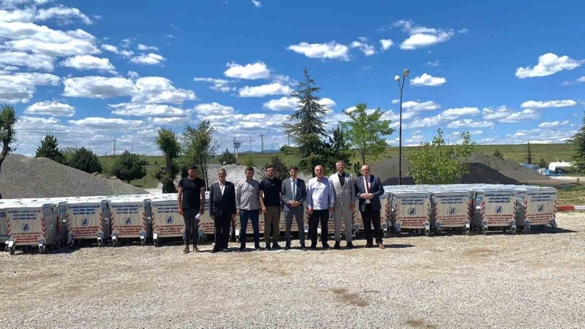 Sandıklı köylerine yeni çöp konteynerleri