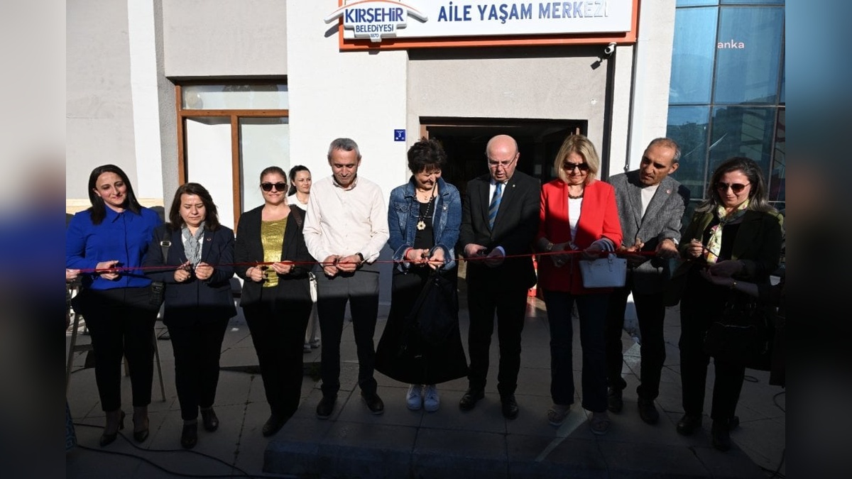 Kırşehir Belediye Başkanı Ekicioğlu: Kentpark AYM Karma Sergisi açıldı