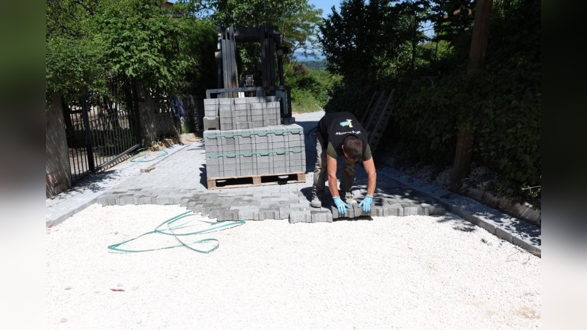 Kartepe'de yol çalışmaları devam ediyor