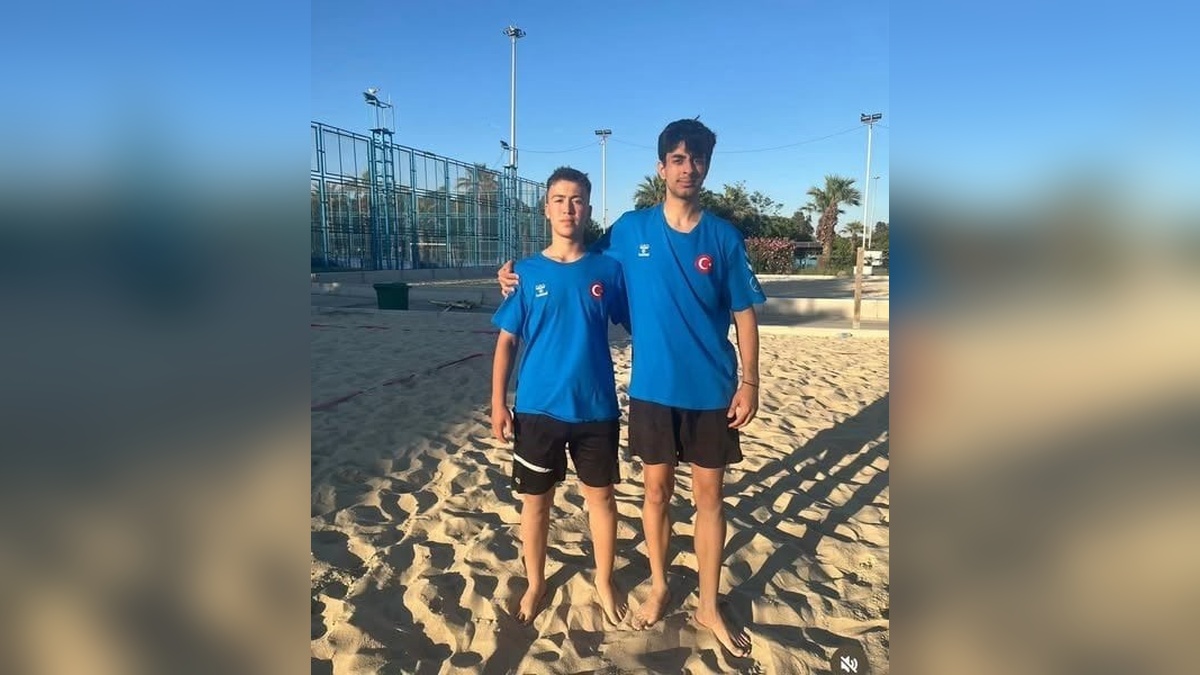 Salihli'den 2 sporcu U16 Milli Plaj Hentbol Takımı kampına davet edildi