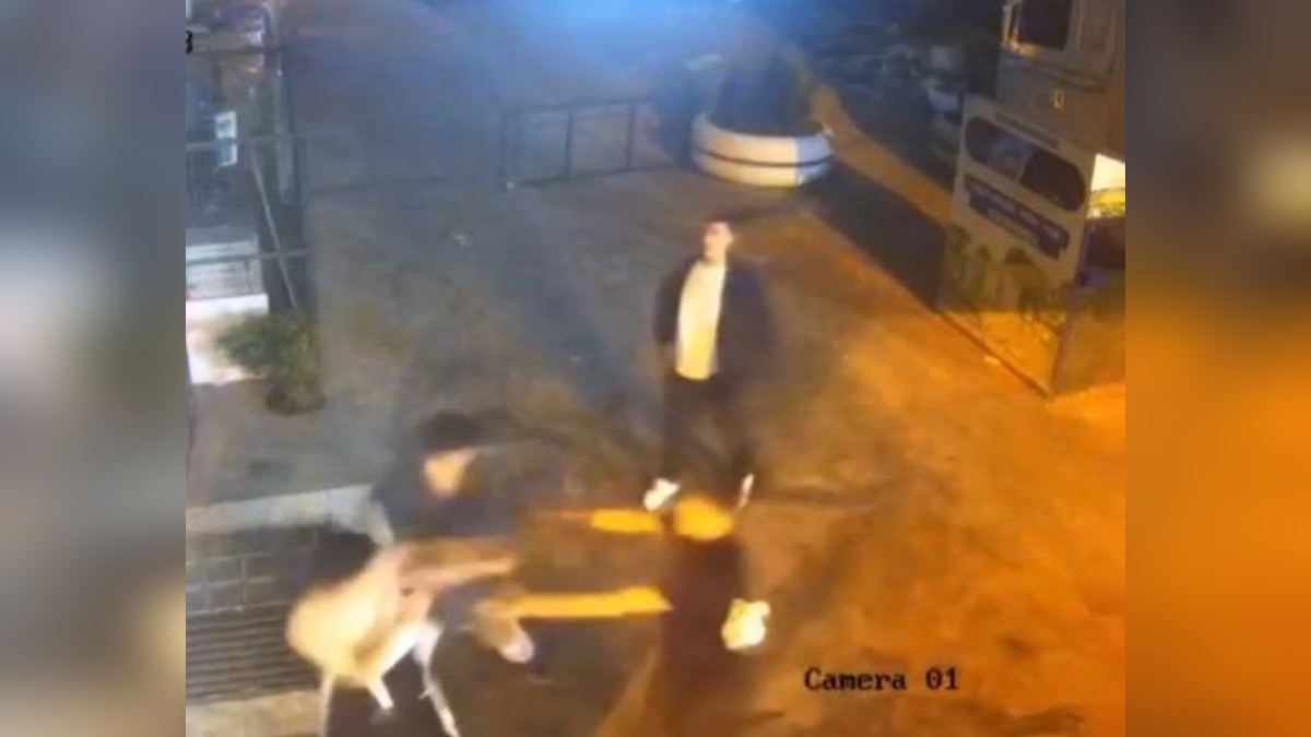 Sultangazi'de yumruklu kavga kamerada