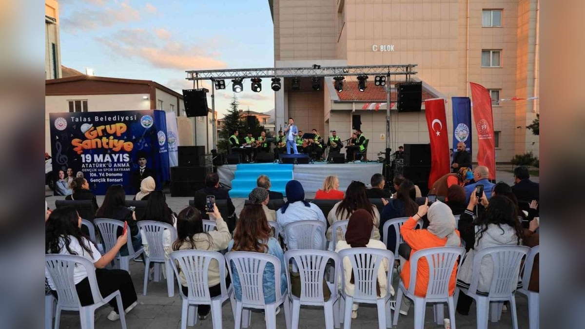 Grup Şantiye, 19 Mayıs coşkusunu KYK yurduna taşıdı