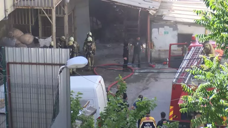 Zeytinburnu'ndaki tekstil atölyesinde facianın eşiğinden dönüldü