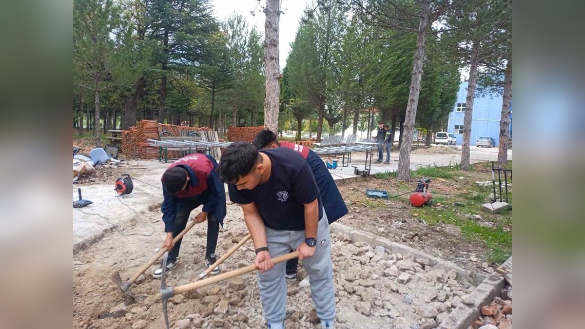 Gediz Yunus Emre MTAL'de eğitim ve üretim bir arada