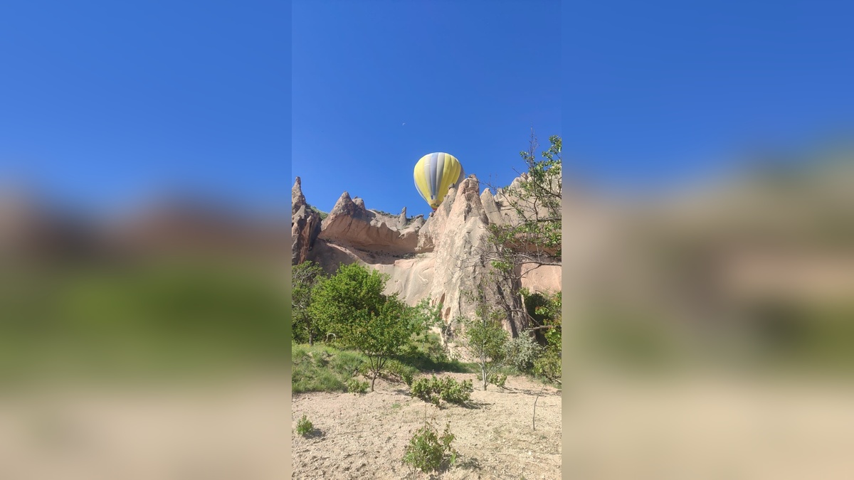 Nevşehir'de sıcak hava balonu kayalıklara sıkıştı: 20 turist mahsur kaldı