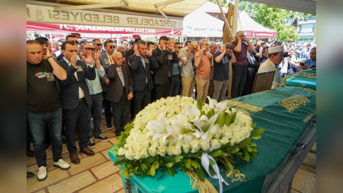 CHP lideri Özel, Manisa'da cenaze törenine katıldı