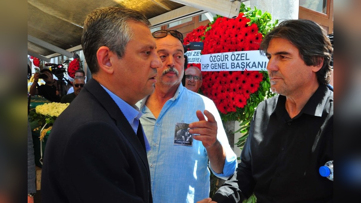 CHP Genel Başkanı Özel, Manisa'da cenaze törenine katıldı