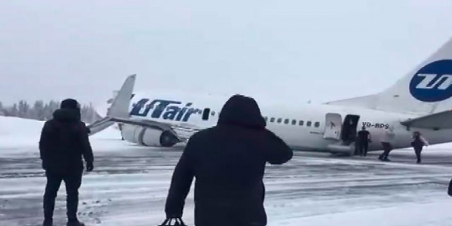 Rusya’da yolcu uçağı gövdesi üzerine iniş yaptı