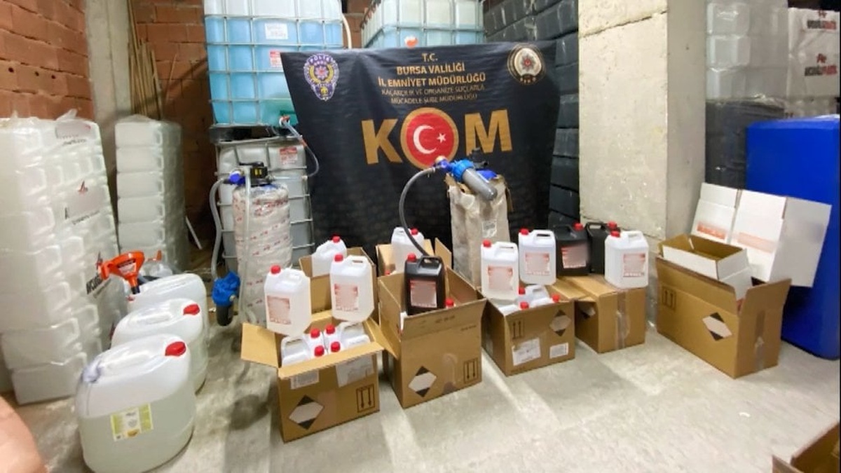 Bursa'da kaçak içki operasyonu: 4 bin 440 litre etil alkol ele geçirildi